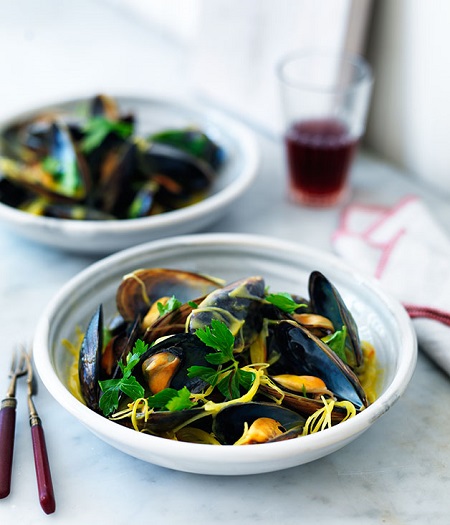 Mussels with leek, cider and saffron