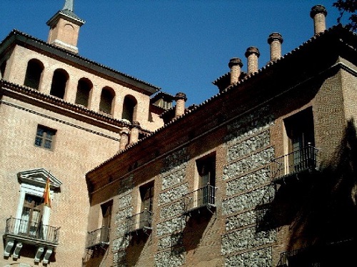 House_of_the_seven_chimneys_Madrid.jpg