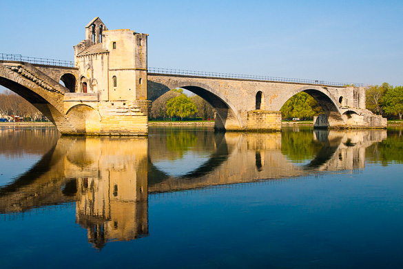 The Saint and Avignon bridge