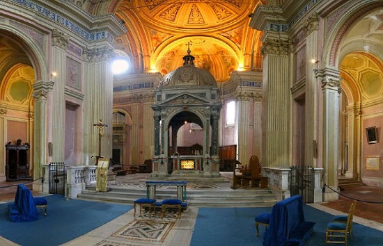Interior_of_the_Church_of_Santi_Boniface_e_Alessio.jpg