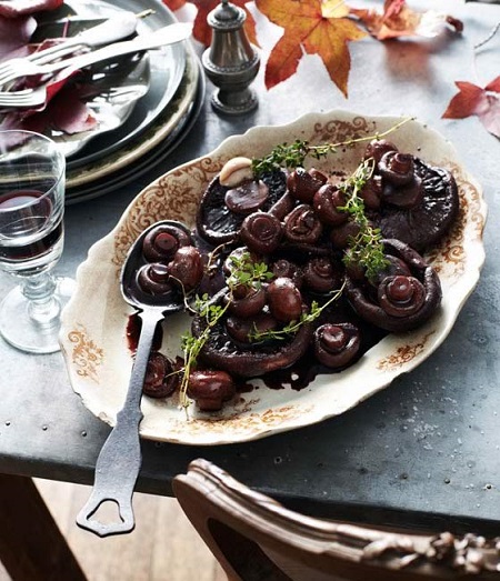 Portobello mushrooms with thyme and red wine