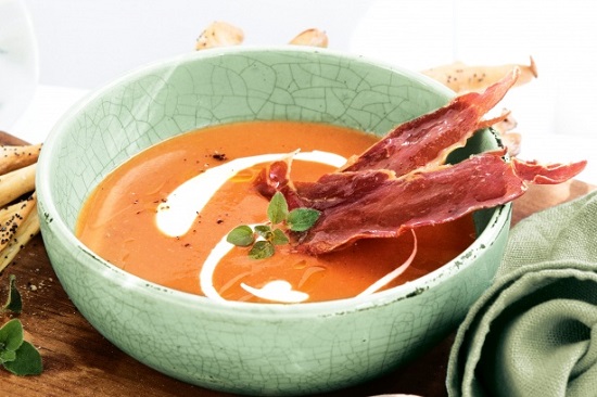 Chilled tomato & herb soup
