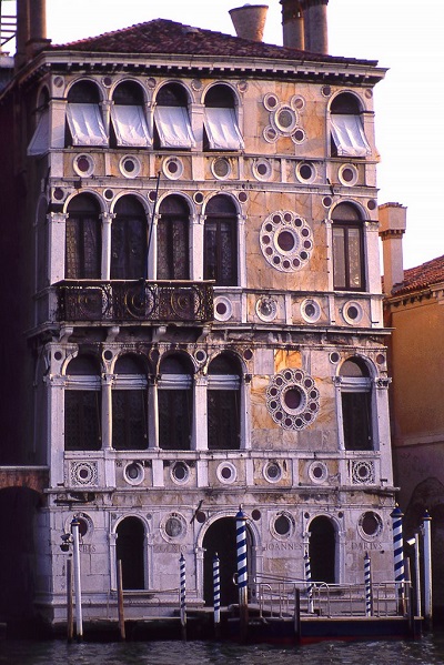 A deadly palazzo in Venice